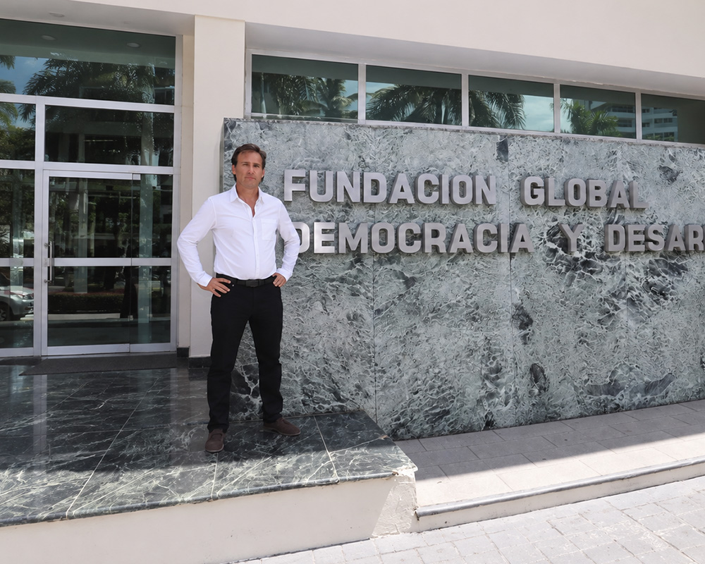 Empresario Nicolas Delrieu visita edificio IGlobal