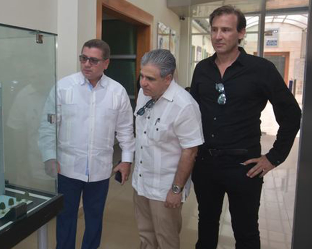 Empresario Nicolas Delrieu visita edificio IGlobal